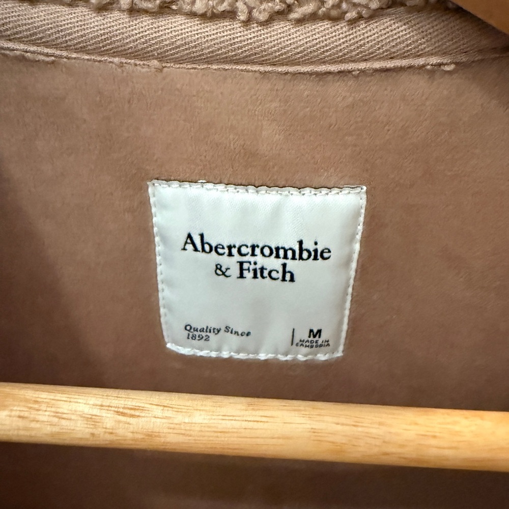 Abercrombie Cozy Tan Sherpa Jacket - Picture 5 of 7